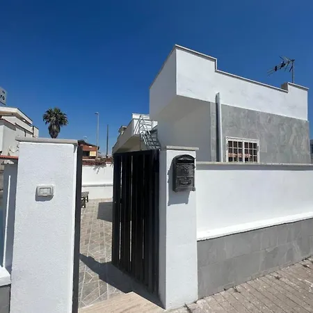 Pisola Airport - Seafront Appartement *