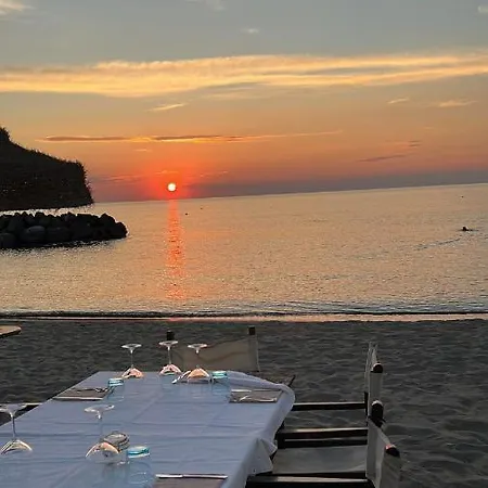 Pisola Airport - Seafront Apartment